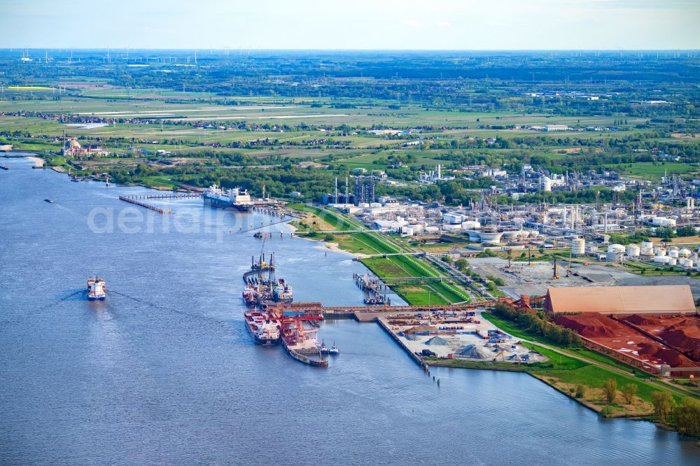 Aerial image Stade - Stader Seehafen Refinery equipment and management systems on the factory premises of the mineral oil manufacturers of Dow Deutschlond Anlagengesellschaft mbH in Buetzfleth in the state Lower Saxony, Germany