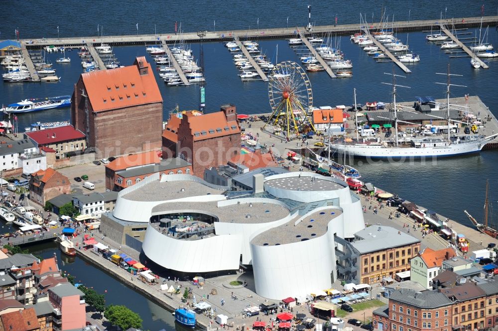 Aerial photograph Stralsund - Harbor island by Ozeaneum Oceanographic Museum in Stralsund in Mecklenburg - Western Pomerania