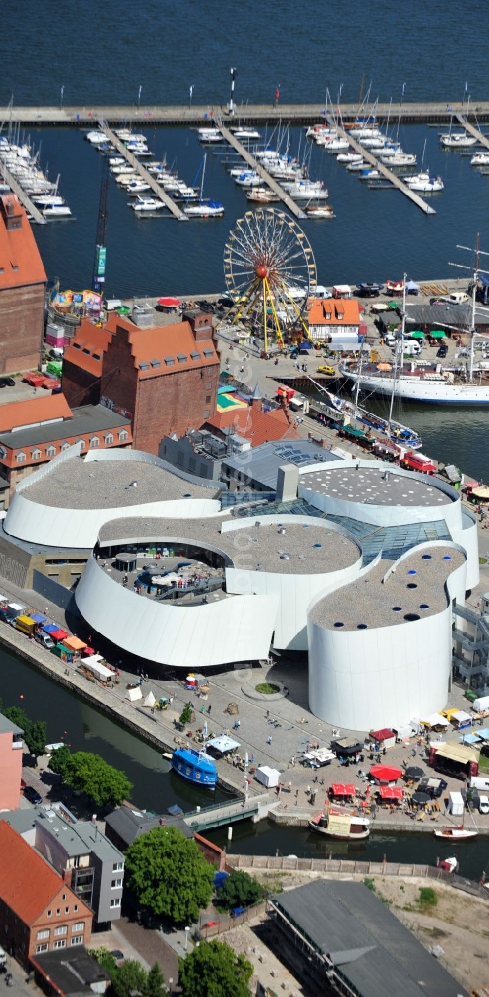 Aerial photograph Stralsund - Harbor island by Ozeaneum Oceanographic Museum in Stralsund in Mecklenburg - Western Pomerania