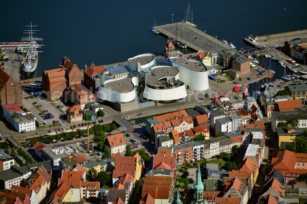 Aerial image Stralsund - harbor island by Ozeaneum Oceanographic Museum in Stralsund in Mecklenburg - Western Pomerania