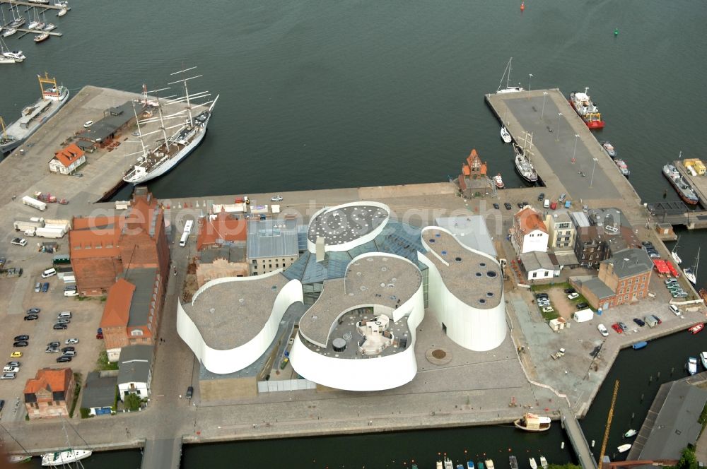 Aerial photograph Stralsund - Harbor island by Ozeaneum Oceanographic Museum in Stralsund in Mecklenburg - Western Pomerania