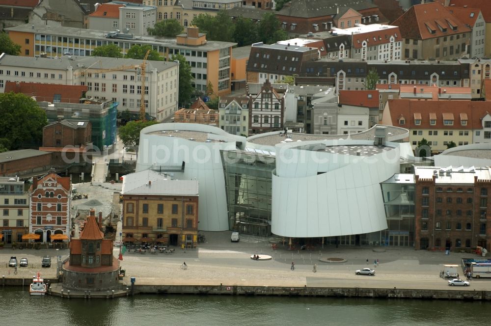 Stralsund from the bird's eye view: Harbor island by Ozeaneum Oceanographic Museum in Stralsund in Mecklenburg - Western Pomerania