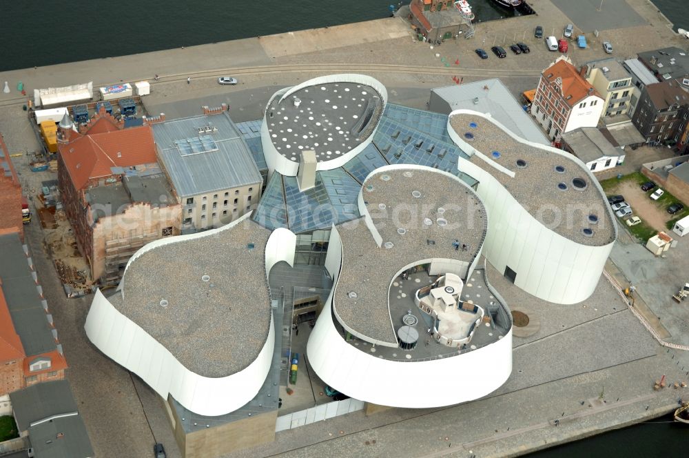 Aerial photograph Stralsund - Harbor island by Ozeaneum Oceanographic Museum in Stralsund in Mecklenburg - Western Pomerania