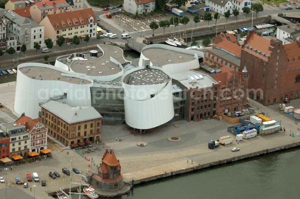 Aerial photograph Stralsund - Harbor island by Ozeaneum Oceanographic Museum in Stralsund in Mecklenburg - Western Pomerania