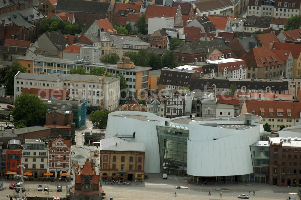 Aerial photograph Stralsund - Harbor island by Ozeaneum Oceanographic Museum in Stralsund in Mecklenburg - Western Pomerania