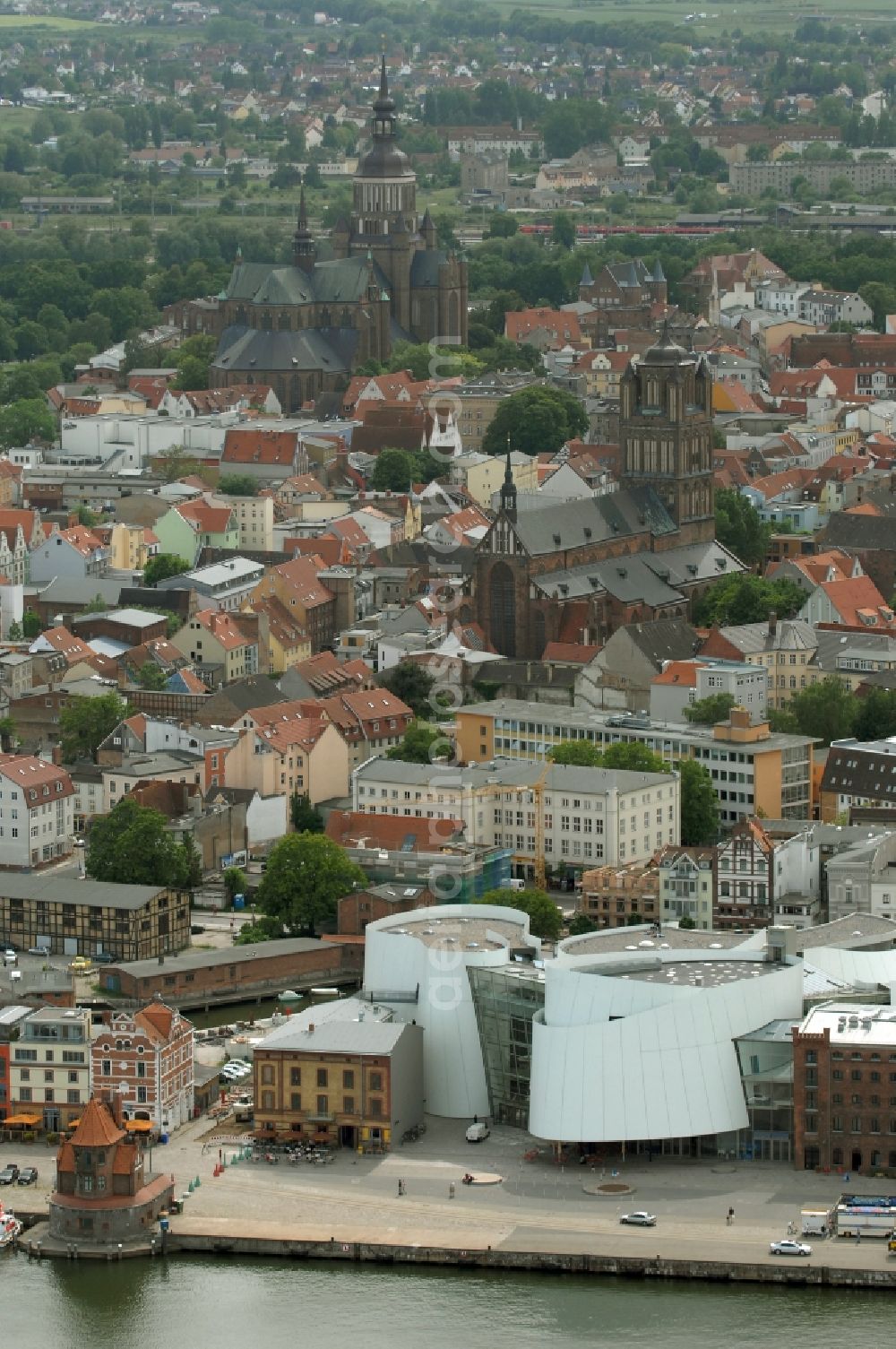 Stralsund from the bird's eye view: Harbor island by Ozeaneum Oceanographic Museum in Stralsund in Mecklenburg - Western Pomerania