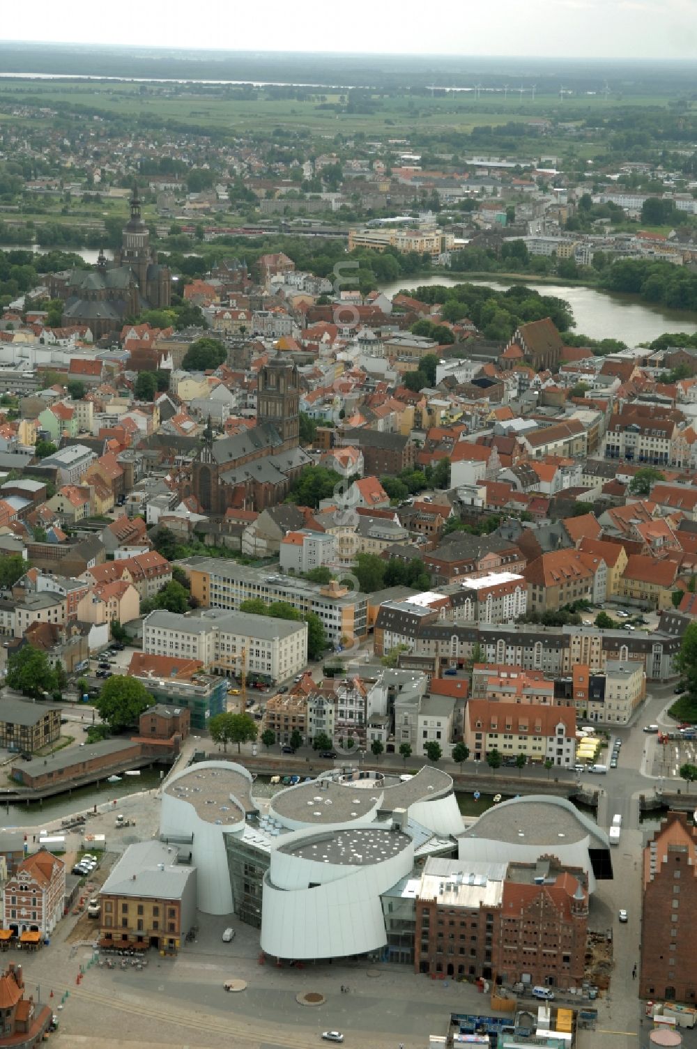 Stralsund from the bird's eye view: Harbor island by Ozeaneum Oceanographic Museum in Stralsund in Mecklenburg - Western Pomerania