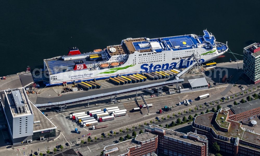 Kiel from the bird's eye view: Harbour place with ferry in Kiel in the federal state Schleswig-Holstein, Germany