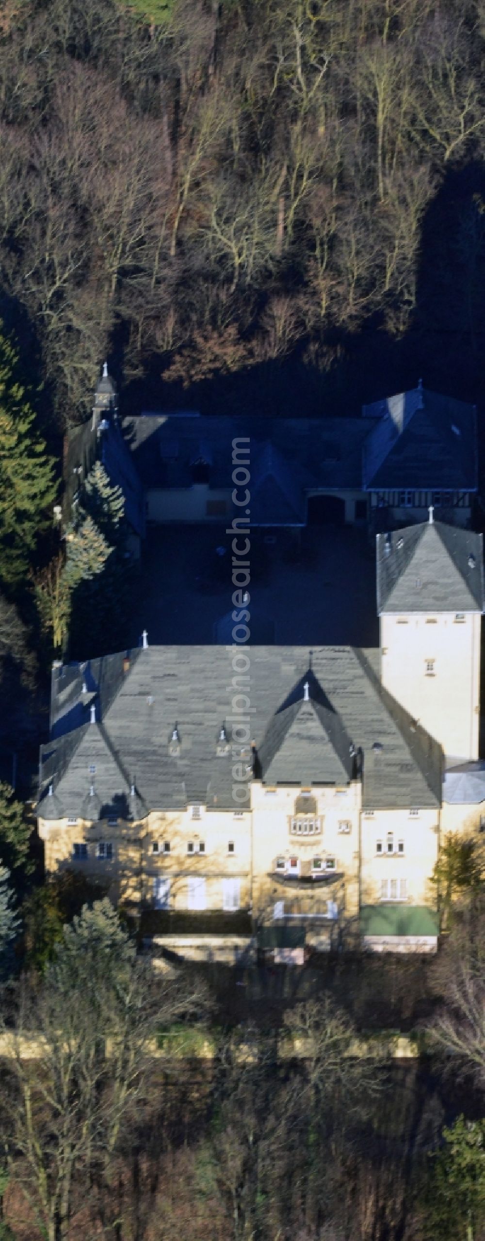 Aerial photograph Kleinmachnow - View Hakeburg Kleinmachnow in Brandenburg. The Hakeburg is a large castle-like villa. The castle built in the mid 14th century on the ruins of a fortress Ascanians as custom house and has a checkered history. Today the area is used as a conference and events center