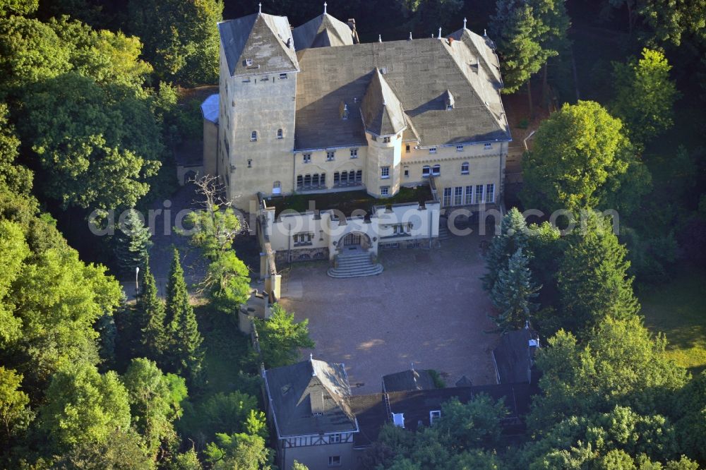 Kleinmachnow from the bird's eye view: View Hakeburg Kleinmachnow in Brandenburg. The Hakeburg is a large castle-like villa. The castle built in the mid 14th century on the ruins of a fortress Ascanians as custom house and has a checkered history. Today the area is used as a conference and events center