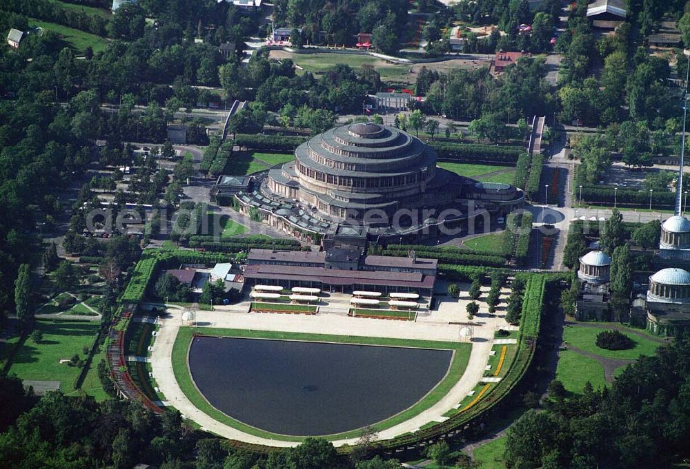 Wroclaw (Polen) from above - Blick auf die Hala Ludowa (Volkshalle, früher Jahrhunderthalle) im Szczytnicki Park in Wroclaw.