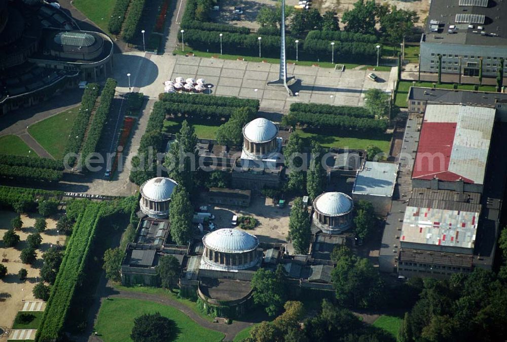 Aerial photograph Wroclaw (Polen) - Blick auf die Hala Ludowa (Volkshalle, früher Jahrhunderthalle) im Szczytnicki Park in Wroclaw.