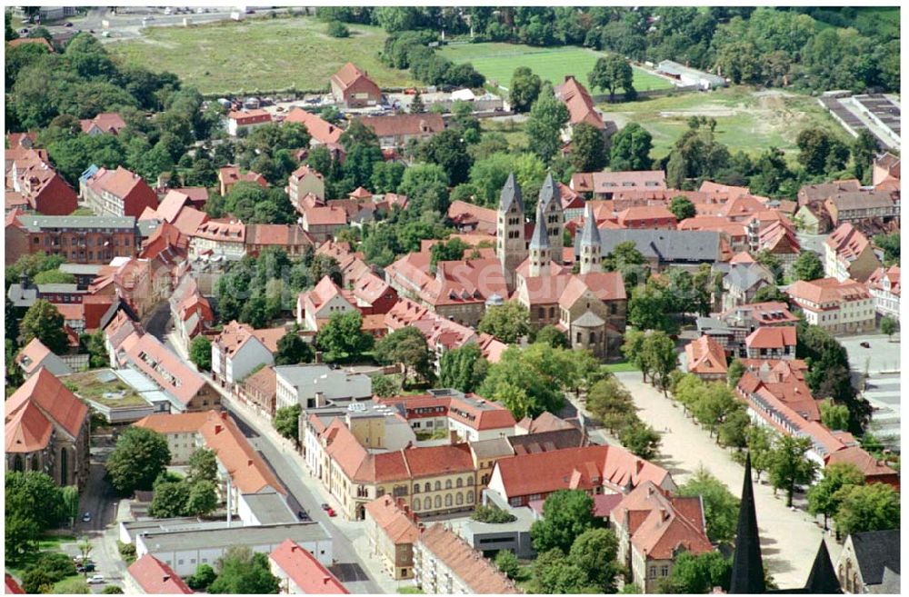 Halberstadt from above - 22.08.2004, Halberstadt mit Blick auf die Liebfrauenkirche. Romanische viertürmige Pfeilebasilika, ehem. Augustiner Chorherrenstift von 1005 Gewölbemalereien, besterhaltene Stuckchorschranken nördlich der Alpen (von 1210). Das monumentale Triumphkreuz stamm aus dem Jahr 1230. Evang.-ref. Kirchengemeinde zu Liebfrauen Tel.: (0 39 41) 2 42 10