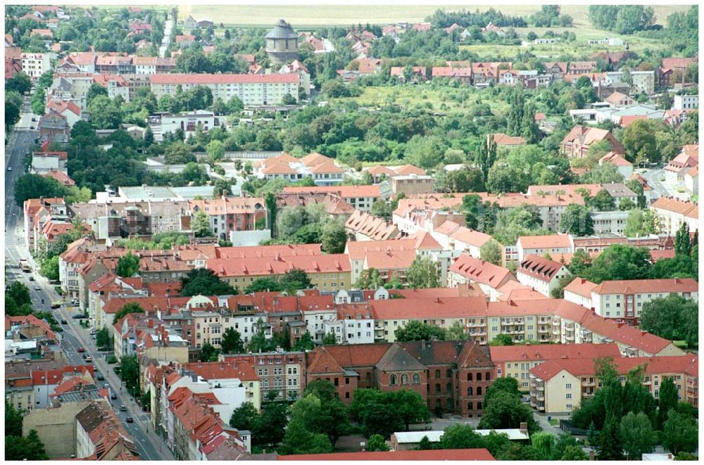 Halberstadt from the bird's eye view: 22.08.2004, Blick auf Halberstadt, Wohngebiet am Wasserturm im Bereich Wernigeröder Straße