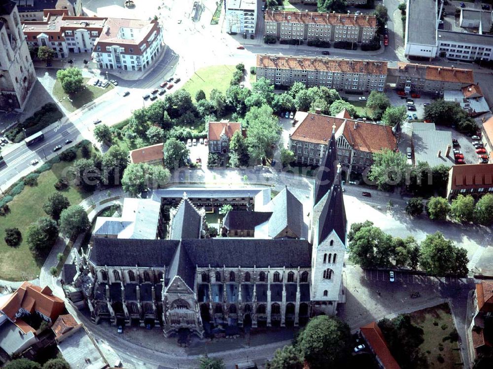 Aerial image Halberstadt - Halberstädter Dom im Stadtzentrum.