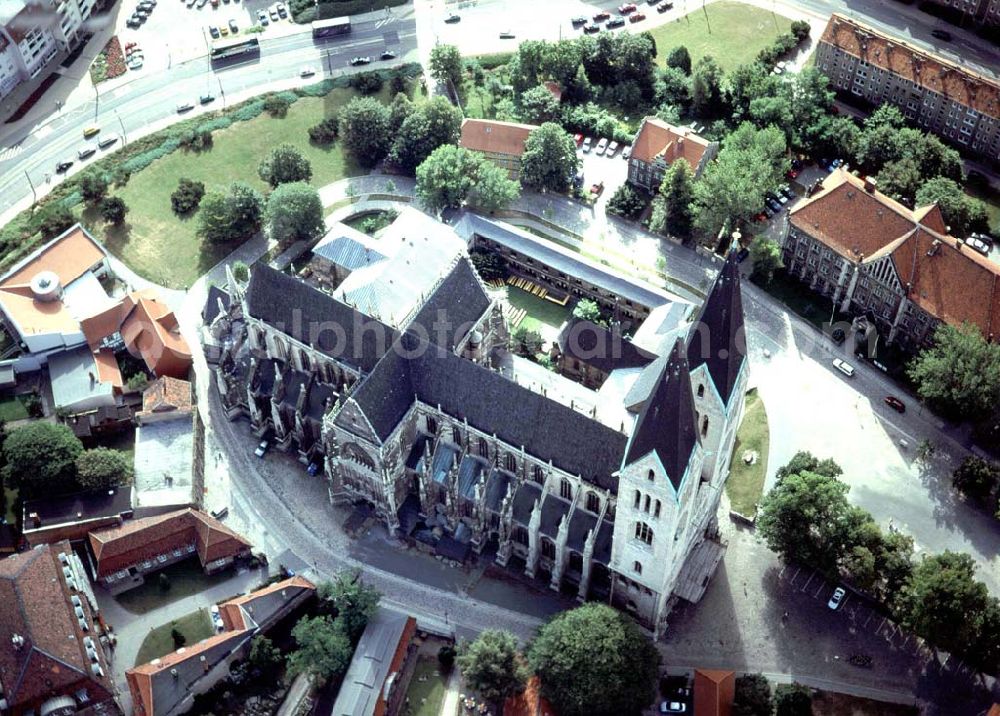 Aerial photograph Halberstadt - Halberstädter Dom im Stadtzentrum.