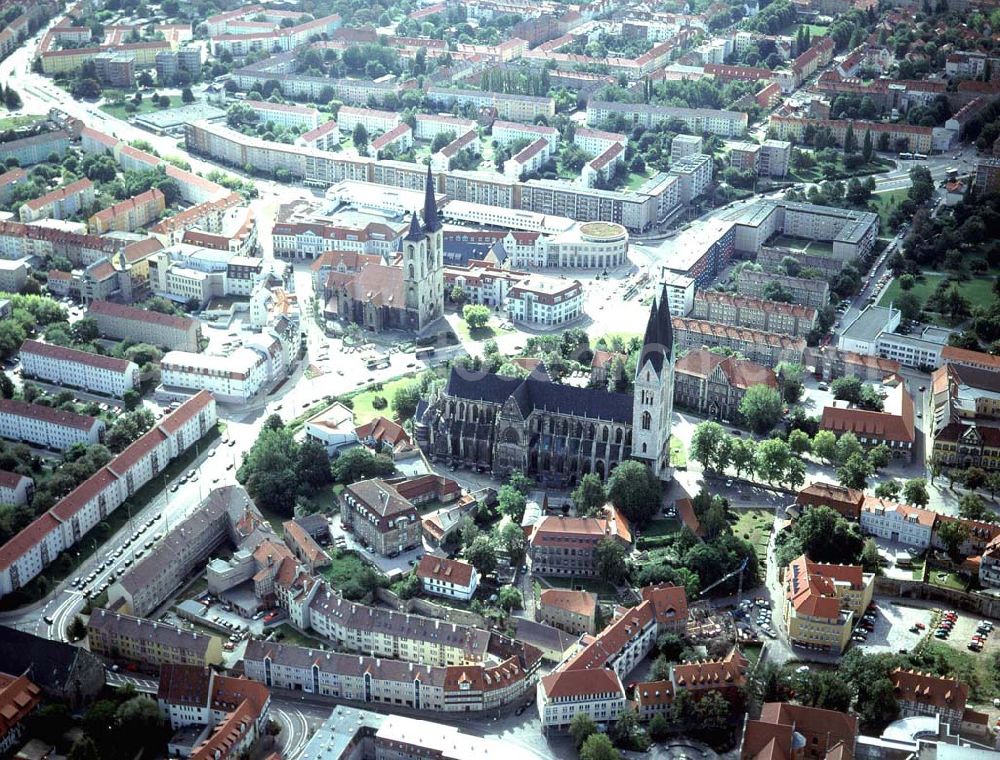 Halberstadt from above - Halberstädter Dom im Stadtzentrum mit der von HOCHTIEF errichteten Rathauspassage.