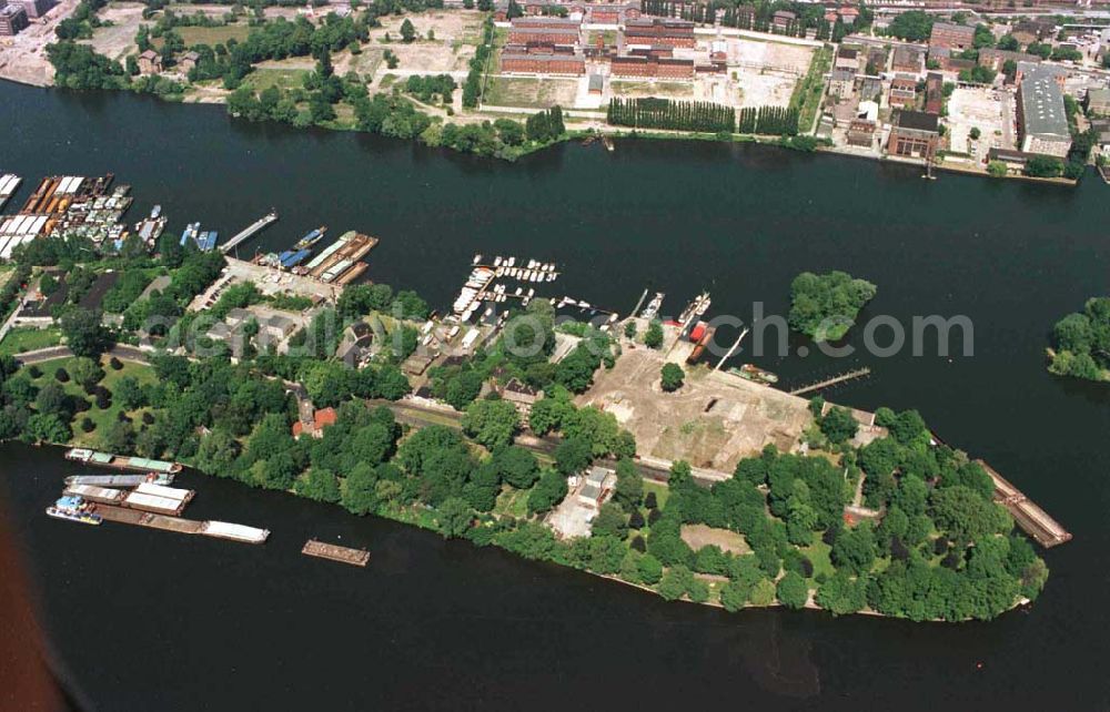 Berlin - Friedrichshain - Stralau from the bird's eye view: Halbinsel Alt-Stralau.