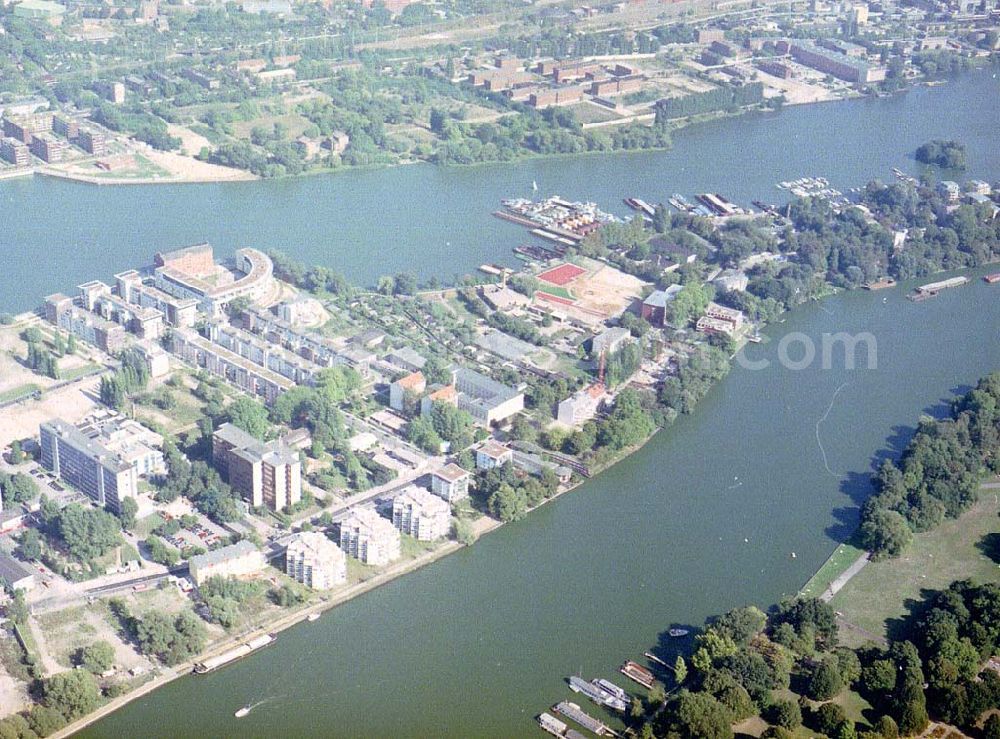 Berlin - Friedrichshain from the bird's eye view: Halbinsel Alt-Stralau in Berlin - Friedrichshain.