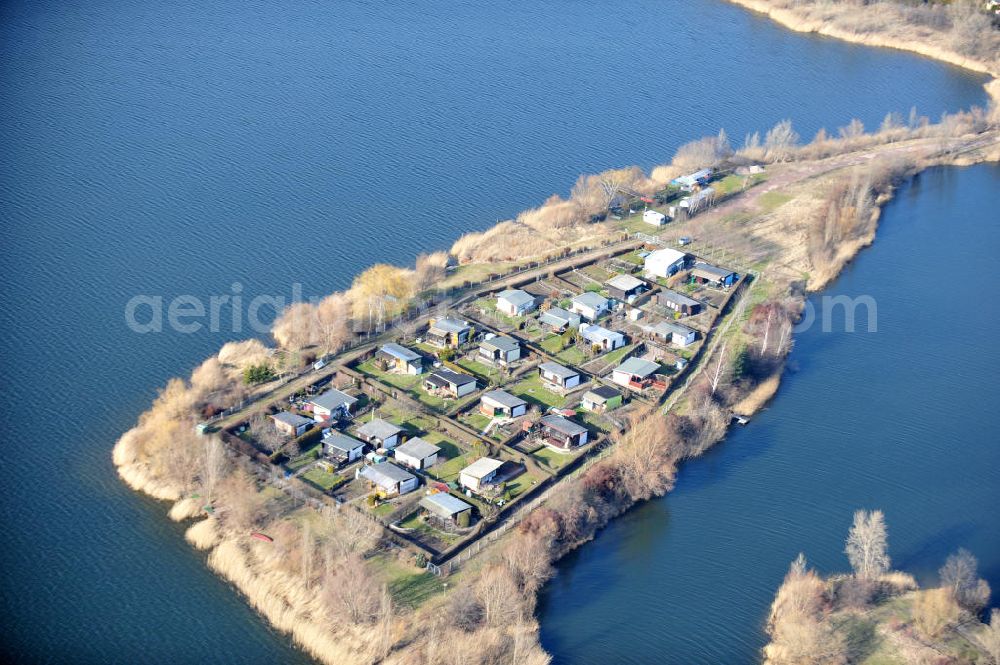 Aerial photograph Rattmannsdorf - 09/03/2012 RATTMANNSDORF view of the peninsula with small garden on the lake in Rattmannsdorf