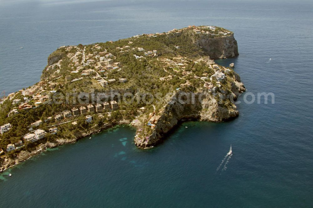 Port d Andratx / Mallorca Port d Andratx / Mallorca from above - Blick auf die Halbinsel Sa Mola am Paradise Castle auf Mallorca an der Bucht von Andratx im Mittelmeer. View of the peninsula at Paradise Sa Mola Castle on the bay of Andratx Mallorca in the Mediterran sea.