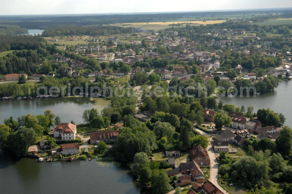 Aerial image Feldberg - Blick auf die Halbinsel Amtswerder im Haussee in Feldberg in Feldberg - Mecklenburg-Vorpommern MV. View of the peninsula Amtswerder in the lake Haussee in Feldberg - Mecklenburg-Western Pomerania.