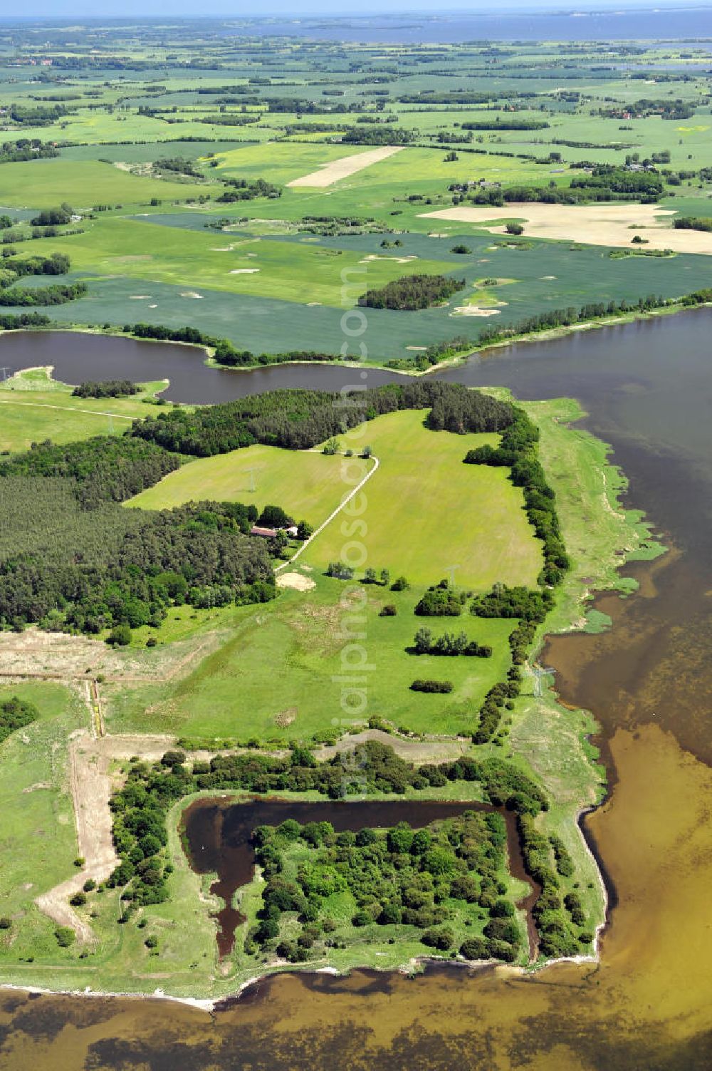 Aerial photograph Gustow - Prosnitz - Halbinsel Prosnitz der Insel Rügen im Meeresarm Strelasund in Mecklenburg-Vorpommern. Paninsula Prosnitz of the Rugia island in the estuary Strelasund in Mecklenburg-Western Pomerania.