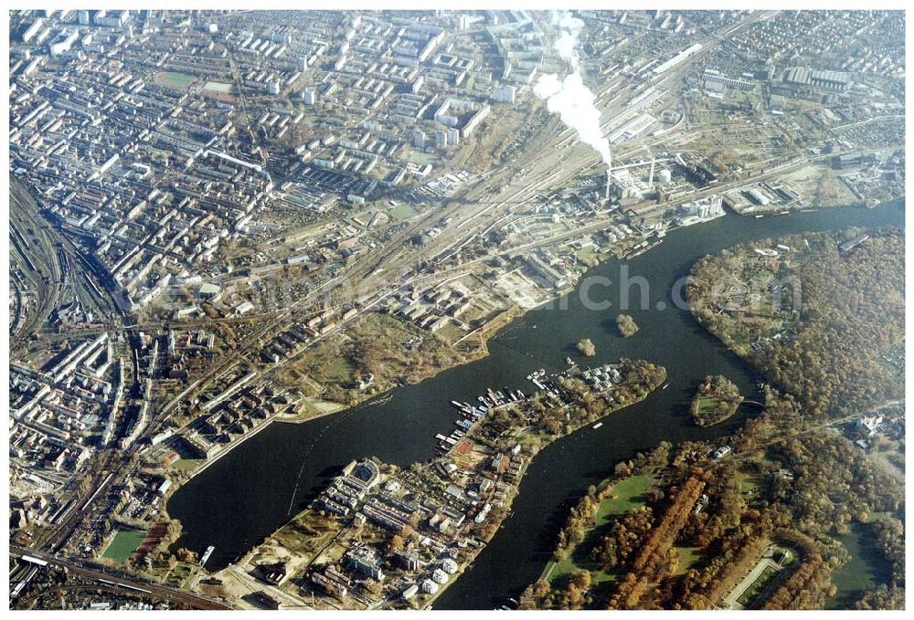 Berlin - Friedrichshain from the bird's eye view: Halbinsel Stralau mit der Rummelsburger Bucht.