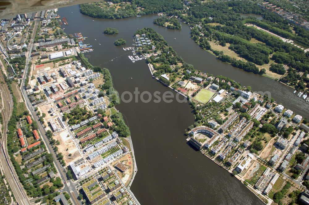 Berlin from above - Blick auf die Halbinsel Stralau am Rummelsburger See mit dem Entwicklungsgebiet an der Rummelsburger Bucht.