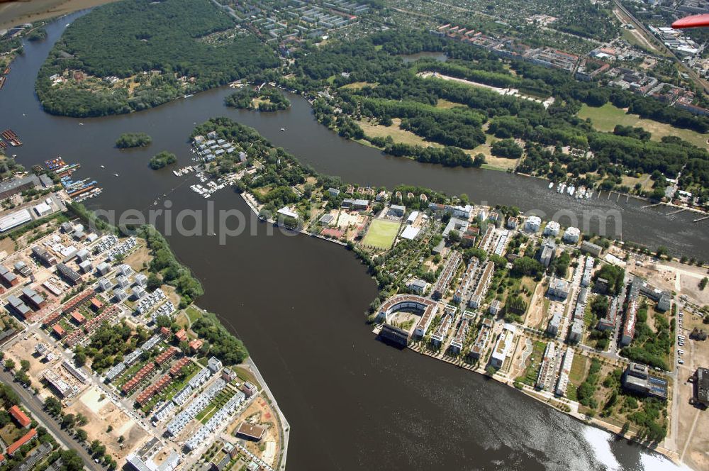 Berlin from the bird's eye view: Blick auf die Halbinsel Stralau am Rummelsburger See mit dem Entwicklungsgebiet an der Rummelsburger Bucht.