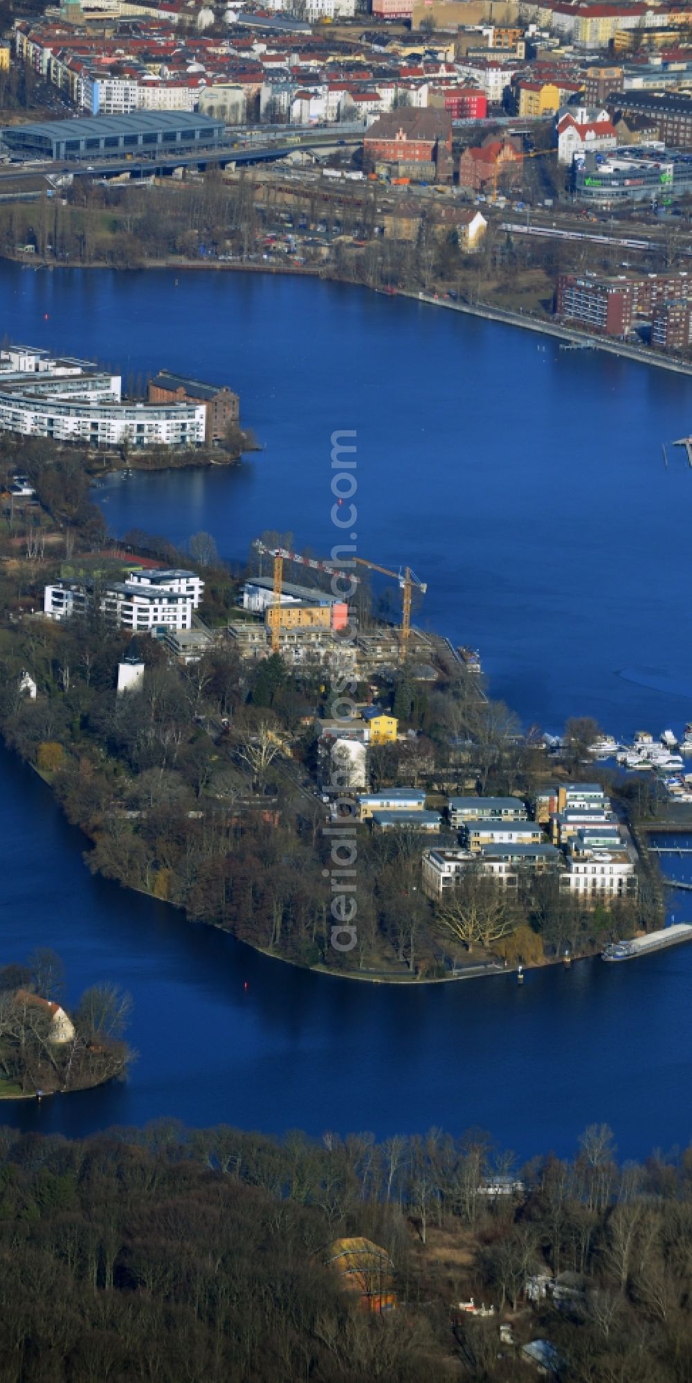 Berlin Friedrichshain from the bird's eye view: Stralau peninsula on the Spree course and Rummelsburger Bay in Berlin - Friedrichshain