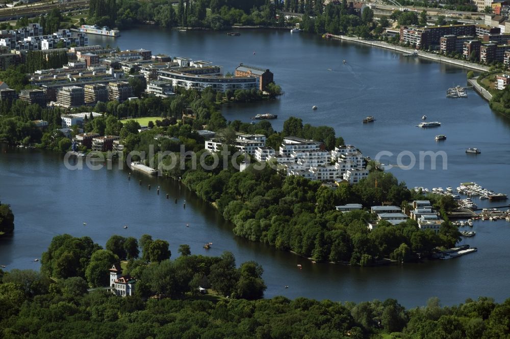 Berlin from the bird's eye view: Stralau peninsula on the Spree course and Rummelsburger Bay in Berlin - Friedrichshain