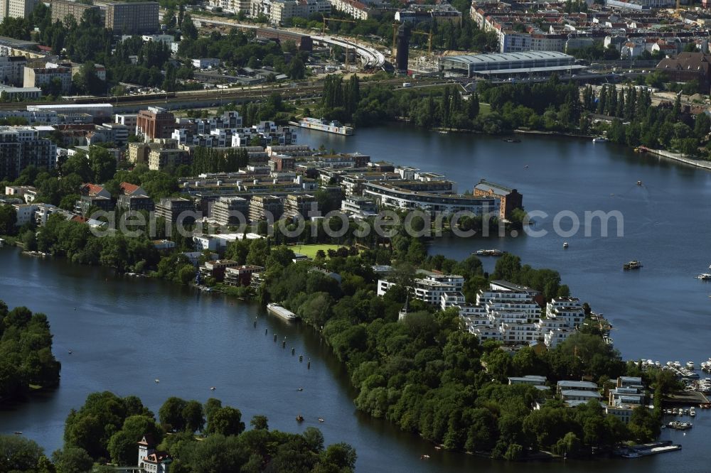 Berlin from above - Stralau peninsula on the Spree course and Rummelsburger Bay in Berlin - Friedrichshain