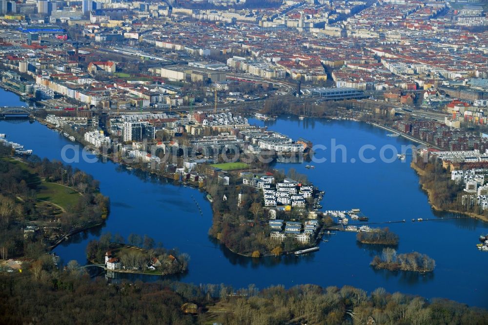 Berlin from the bird's eye view: Stralau peninsula on the Spree river at the Rummelsburger Bucht in the district Friedrichshain in Berlin