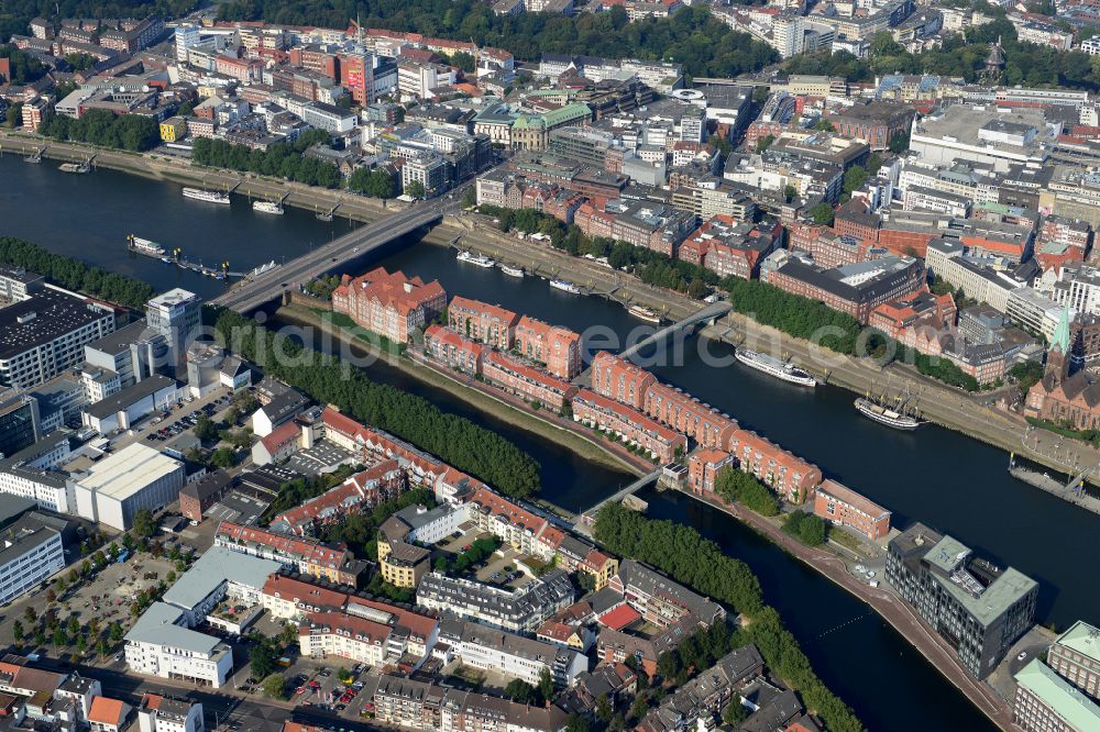 Aerial image Bremen - Teerhof Peninsula between the rivers Weser and Kleine Weser in front of the historic town centre of Bremen in Germany. The Museum of Modern Art Weserbug is located in the North of the isle