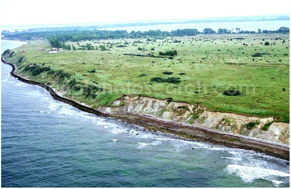 Aerial image Wustrow - 15.08.2004, Halbinsel Wustrow an der Ostsee in Mecklenburg-Vorpommern, Die Zukunft der Insel ist jetzt noch ungewiß. Planungen von Fundus über die Entwicklung (Bebauung) stießen immer wieder auf heftigen Widerspruch in Rerik, denn umstritten ist, wieviele Menschen, mit allen Folgebelastungen, die ca. 12 Kilometer lange Insel vertragen kann. Rund zwei Drittel der Insel sind Naturschutzgebiet und bieten vielen See- und Zugvögeln sowie an deren Tieren und seltenen Pflanzen ein Refugium. Ehem. Militärgelände.