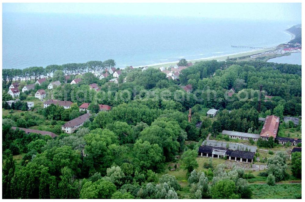 Aerial image Wustrow - 15.08.2004, Halbinsel Wustrow an der Ostsee in Mecklenburg-Vorpommern, Die Zukunft der Insel ist jetzt noch ungewiß. Planungen von Fundus über die Entwicklung (Bebauung) stießen immer wieder auf heftigen Widerspruch in Rerik, denn umstritten ist, wieviele Menschen, mit allen Folgebelastungen, die ca. 12 Kilometer lange Insel vertragen kann. Rund zwei Drittel der Insel sind Naturschutzgebiet und bieten vielen See- und Zugvögeln sowie an deren Tieren und seltenen Pflanzen ein Refugium. Ehem. Militärgelände.