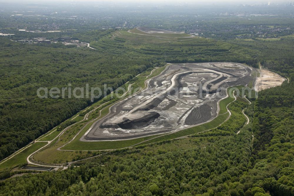 Bottrop from the bird's eye view: Look at the heap Haniel in Bottrop. The piling up in circles on the North side is still in work