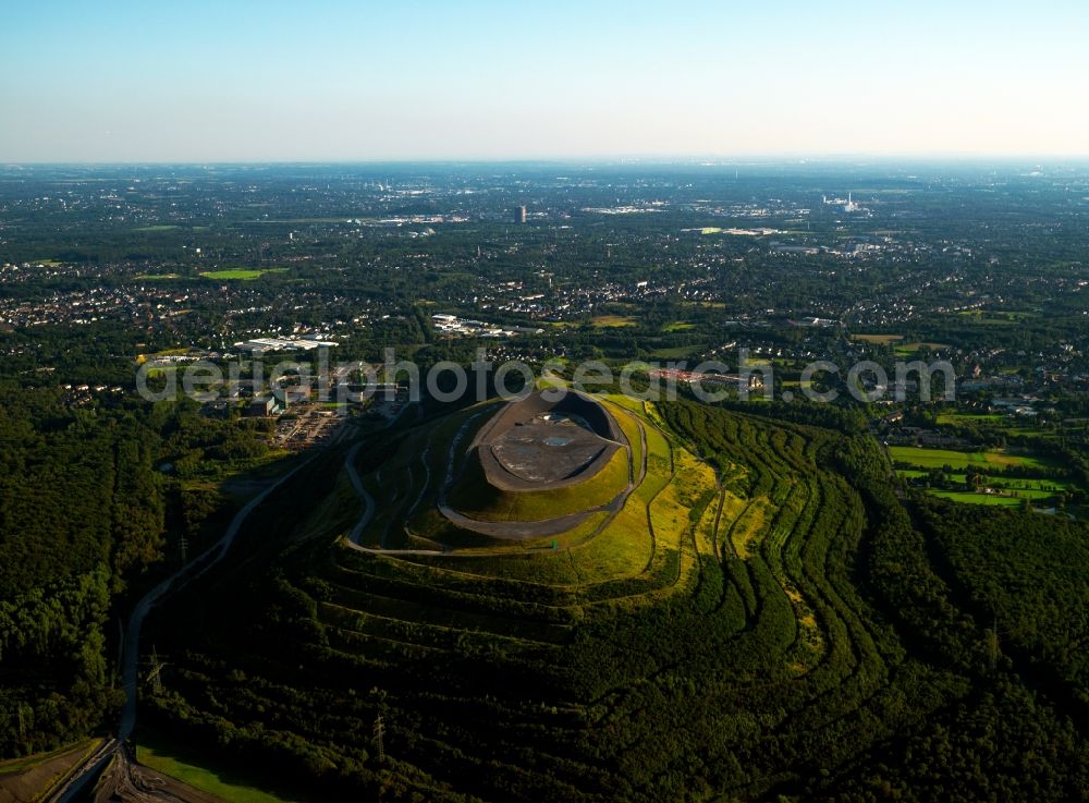 Aerial image Bottrop - View the heap Haniel in Bottrop. The piling up in circles on the North side is still in work