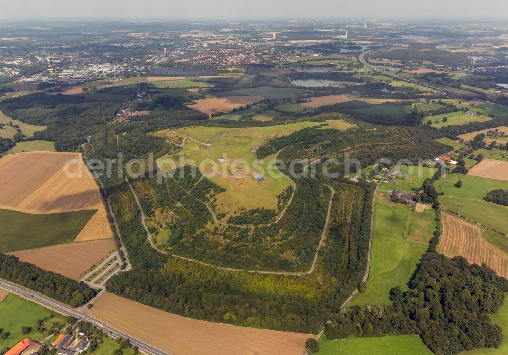 Aerial image Neukirchen-Vluyen - View of the Halde Norddeutschland in Neukirchen-Vluyn in the state North Rhine-Westphalia. It is a redesigned spoil tip which belongs to the former pit Niederberg and is green today