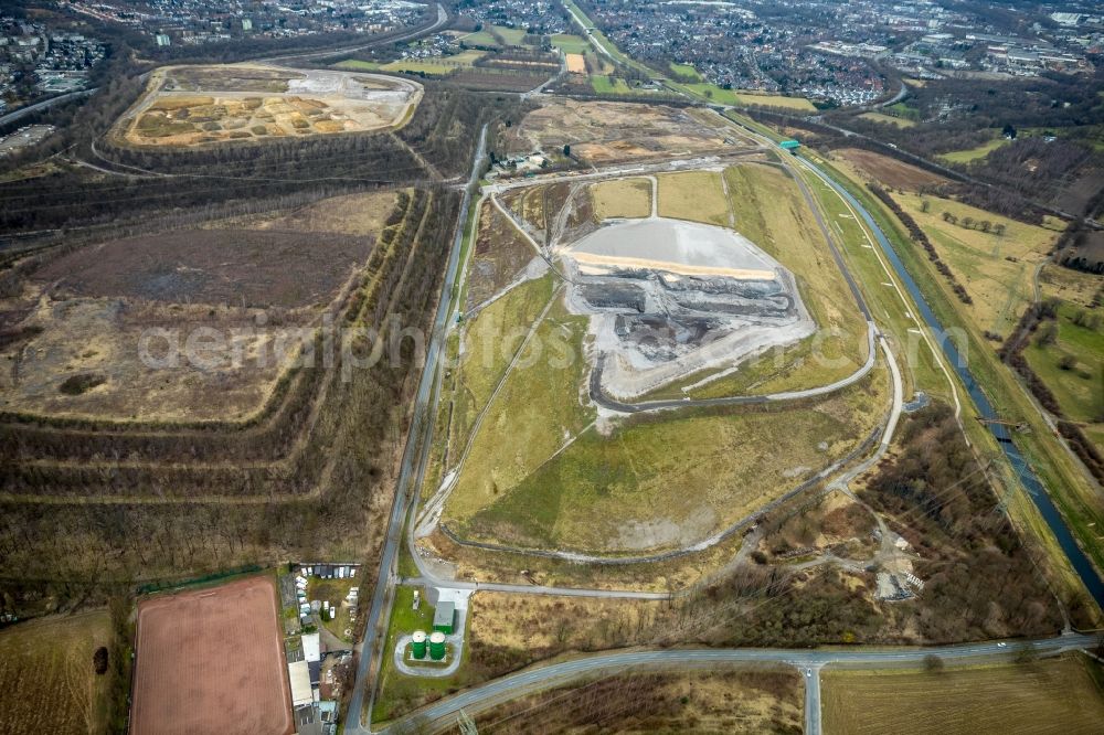 Dinslaken from the bird's eye view: View of the heap Wehofen-East in Dinslaken in the state North Rhine-Westphalia