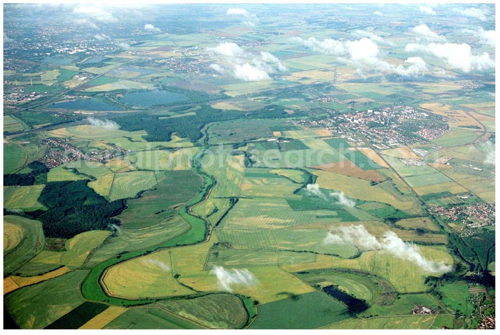 Aerial image Wolmirstedt - 06.07.2004 Landwirtschaftliche Nutzflächen nördlich von Magdeburg-Rothensee in Sachsen-Anhalt aus 7000 ft Höhe