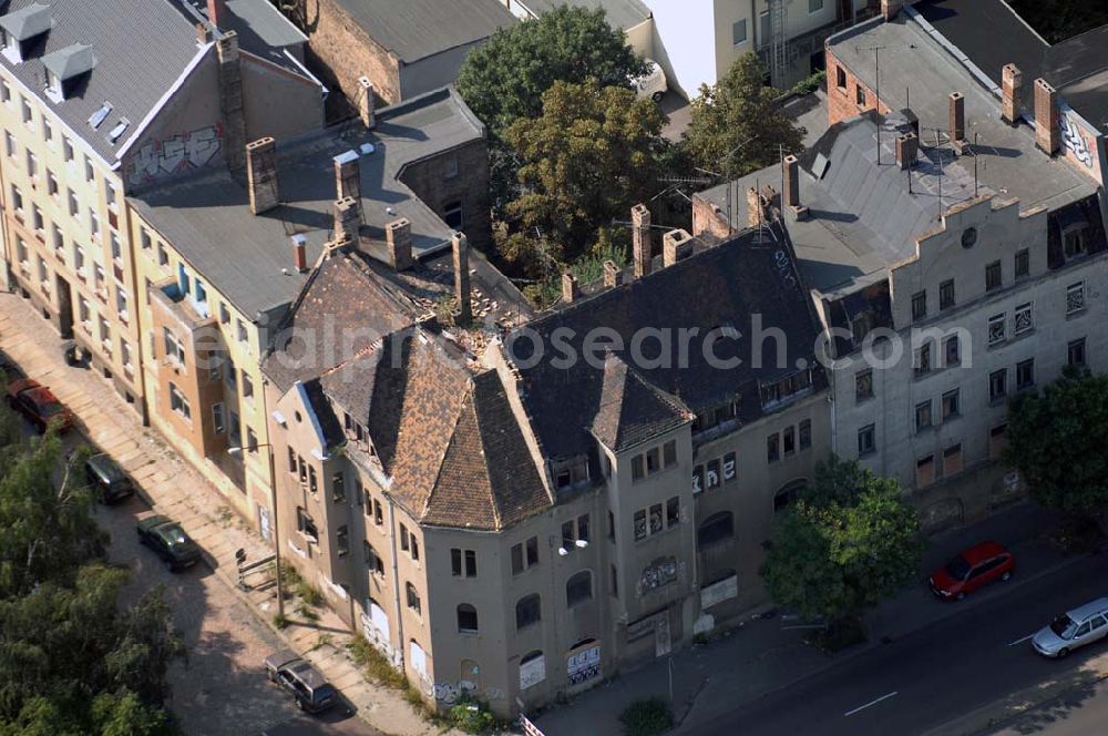 Aerial image Halle (Saale) - Blick auf die Ruine Volkmannstr.4 (Flurstück-Nr. 2117/94, Flur 6).