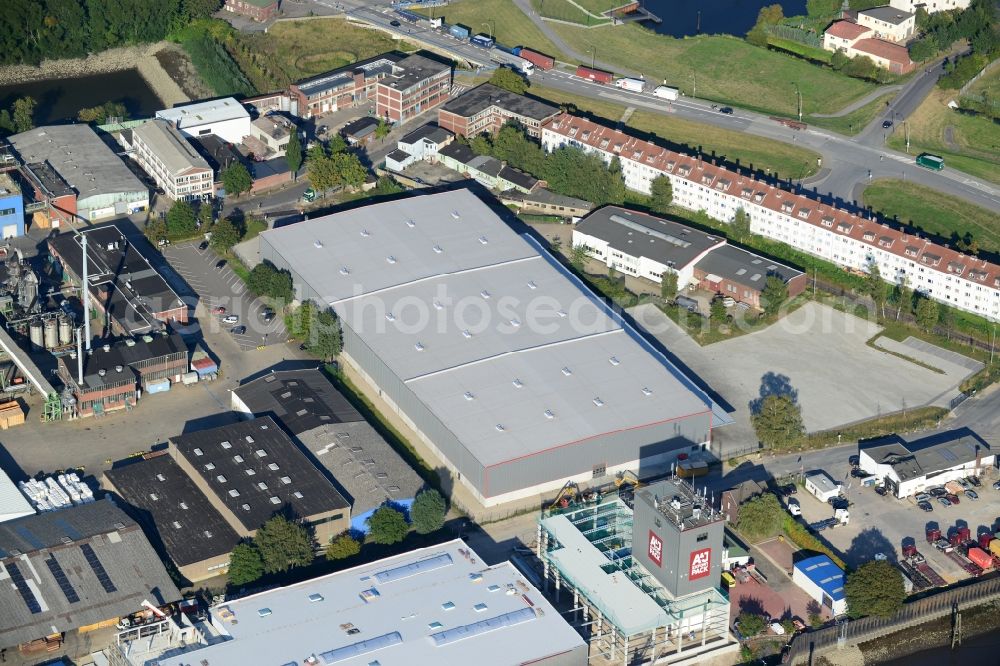 Hamburg from the bird's eye view: New build warehouse between the road Witternstrasse and road Am alten Schlachthof in Hamburg-Mitte / Wilhelmsburg. A project of the Hamburg Port Authority HPA