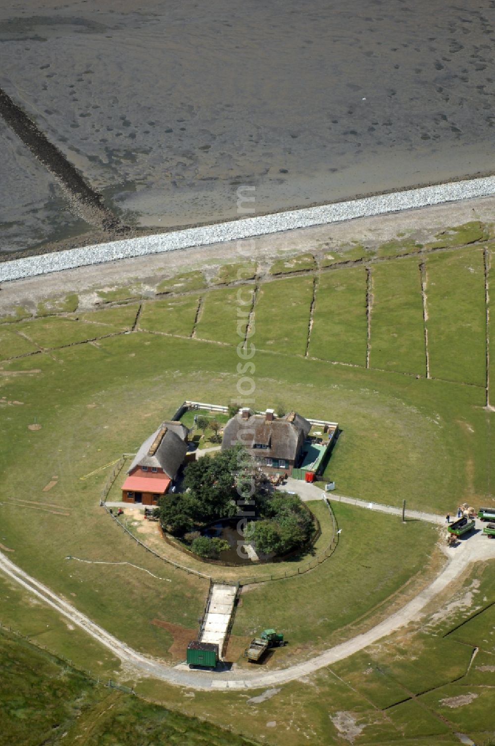 Pellworm from the bird's eye view: Hallig Suedfall in Pellworm in Schleswig-Holstein. Wadden Sea at low tide. Top Pellworm