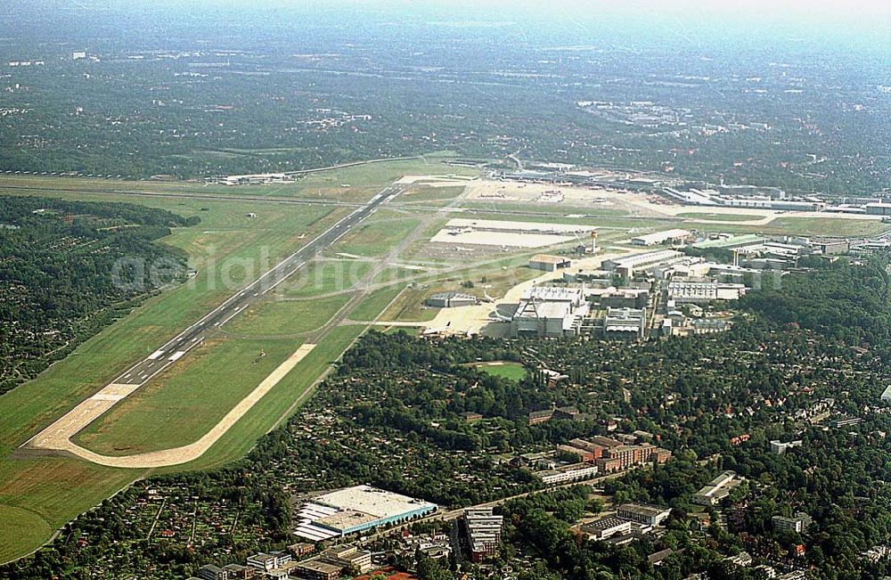 Aerial photograph Hamburg, Fuhlsbüttel - Hamburg Blick auf den Flughafen Hamburg-Fuhlsbüttel von Westen her 06.09.03