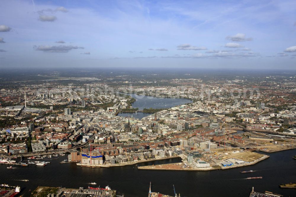 Hamburg from above - Blick über Hamburg mit der Hafencity, der Altstadt und der Außenalster im Hintergrund. View over the Hafencity of Hamburg, the Old Town and the Alster Lake in the background.