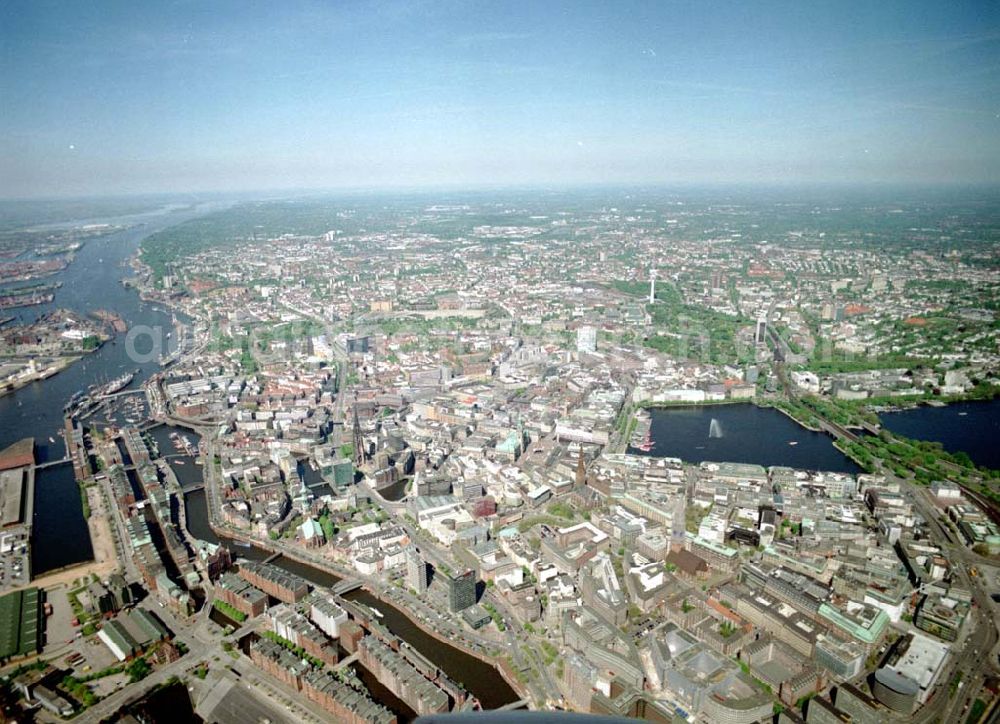 Hamburg from above - Hamburger Altstadt mit dem Neubau der Hamburger Hafencity an Alster und ELbe durch die Hafen City Hamburg GmbH, Am Sandkai 1 in 20457 Hamburg, VITERRA AG, ECE GmbH,