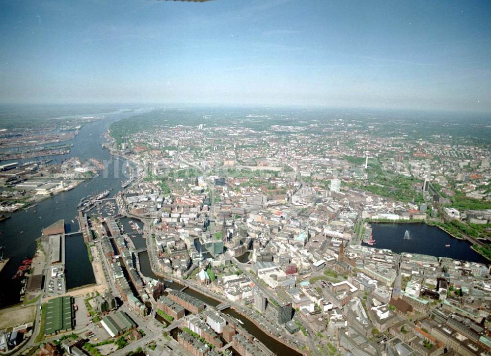 Hamburg from the bird's eye view: Hamburger Altstadt mit dem Neubau der Hamburger Hafencity an Alster und ELbe durch die Hafen City Hamburg GmbH, Am Sandkai 1 in 20457 Hamburg, VITERRA AG, ECE GmbH,