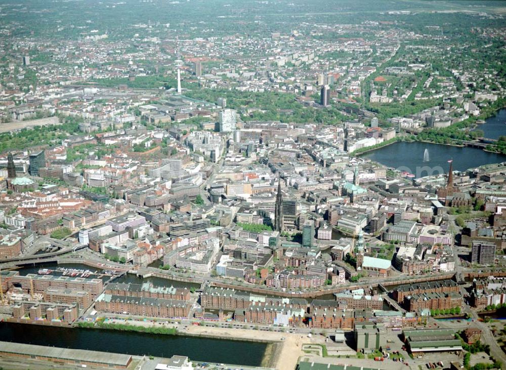 Aerial image Hamburg - Hamburger Altstadt mit dem Neubau der Hamburger Hafencity an Alster und ELbe durch die Hafen City Hamburg GmbH, Am Sandkai 1 in 20457 Hamburg, VITERRA AG, ECE GmbH,